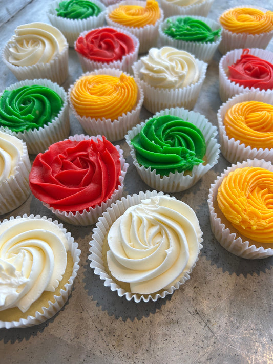 Superbowl Chocolate & Vanilla Cupcakes